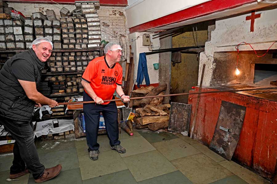 Shaun and Fleming try their hand at shovelling the cakes into the ancient oven. “The old Flurys also used to have an oven like this made by ‘Baker Perkins’, which was shipped from the UK to Calcutta in 1896. They made it gas-fired around 1993-94,” said Shaun, who reopened Flurys on Park Street in 2003 
