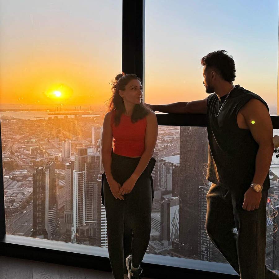 Soha and Kunal posed against a spectacular background of skyscrapers and the setting Sun. While the 45-year-old actress rocked an orange crop top, Kunal looked dapper in an oversized black vest. 