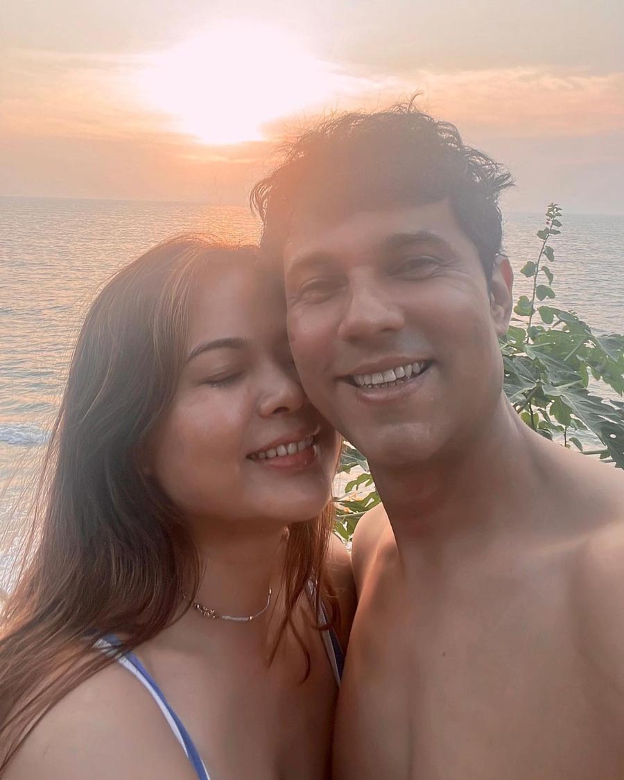 Newlyweds Randeep and Lin shared a selfie from their trip to the coastal region of Kannur in Kerala.