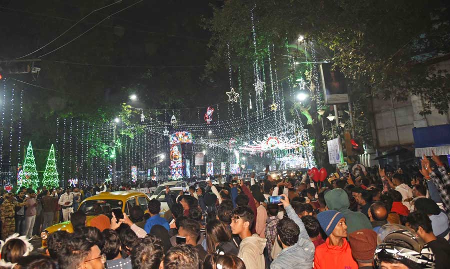 By evening, the crowd descended on Kolkata’s one-and-only ‘party corridor’ Park Street
