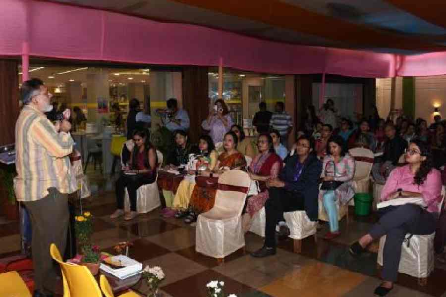 Devdutt Pattanaik addressing a packed house during The Librarians Meet 2023 at Storyteller bookstore