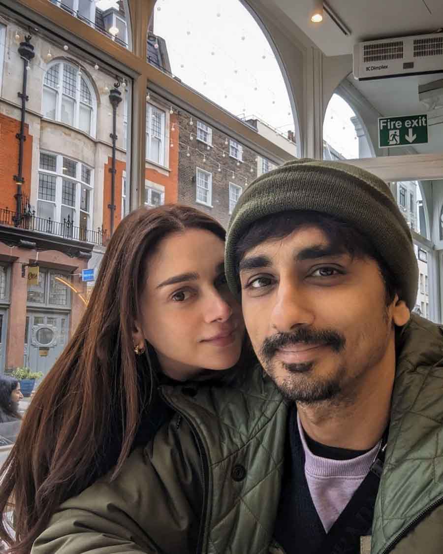 Aditi Rao Hydari posted a selfie from her trip with boyfriend Siddharth.