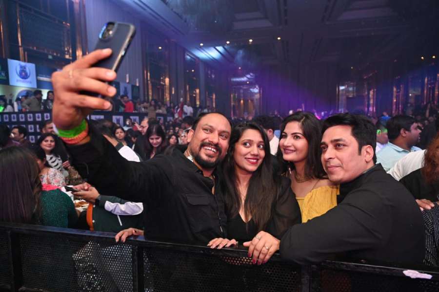 (R- L) Friends Bimal Vijay, Megha Vijay, Niharika and Nishant posed together for a selfie in the early hours of the new year.