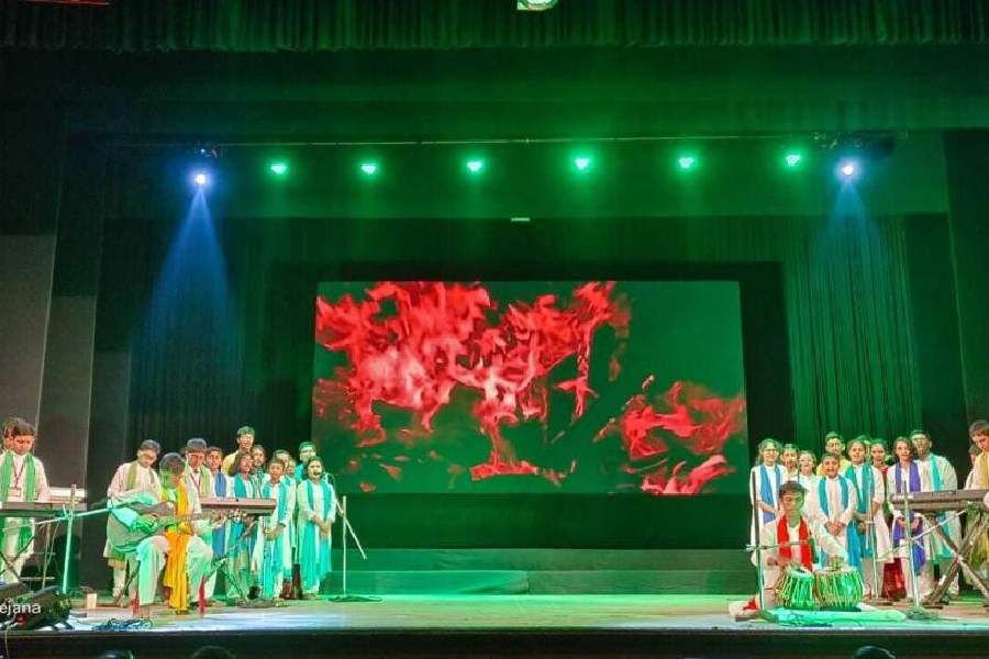 The musical interpretation of Panchatatwa, comprising more than 30 students.