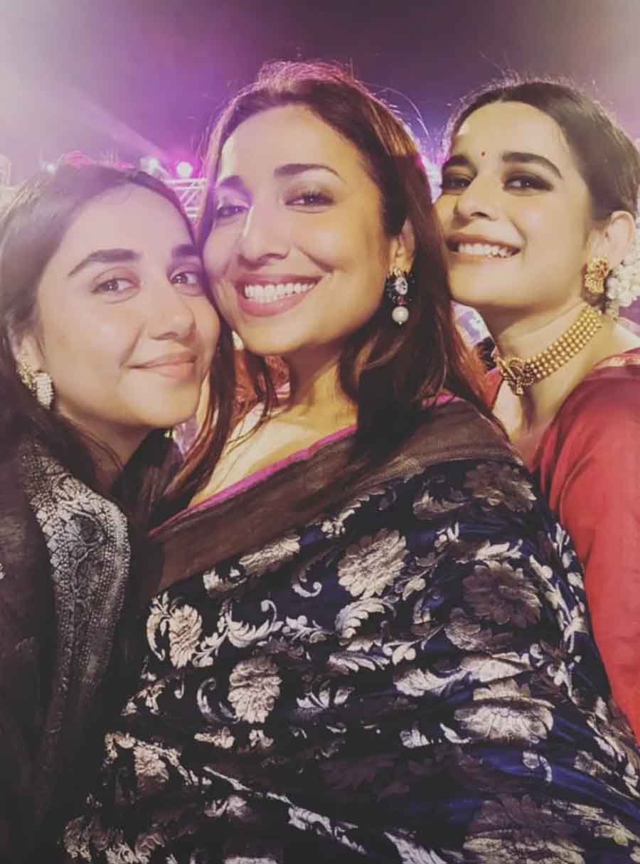 RJ Rohini Ramnathan and Mismatched actress Prajakta Koli were also present at Ira’s wedding.  