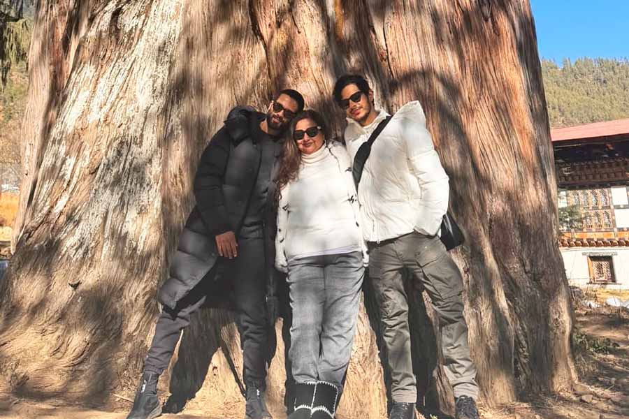 Shahid was caught in a frame with Neelima and Ishaan. 