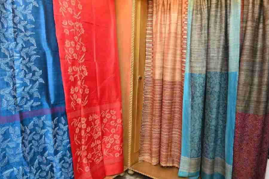 Online Bengal Garad Silk Saree White and Red | Handloom Garad Saree