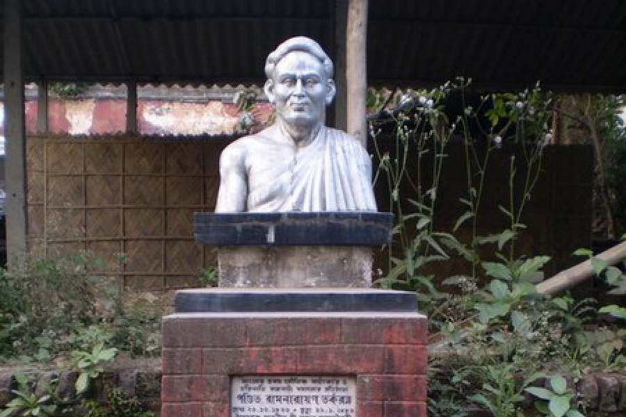 Bust of Ramnarayan Tarkaratna in Harinavi