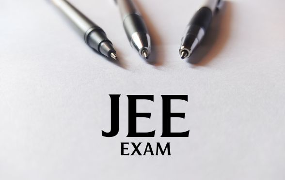 JEE Advanced 2024 Exam Tomorrow - Admit Card Download Window to Close Soon!