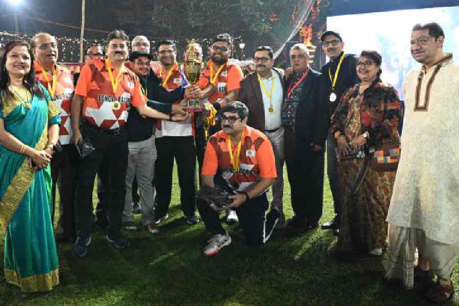 Bengal Raiders won the men's CCPL by 6 wickets. "It was a dream come true. We have been trying to win for the past three seasons but came up short. We felt estatic after winning the cup finally," said Aditya Gupta, captain of the Bengal Raiders. 
