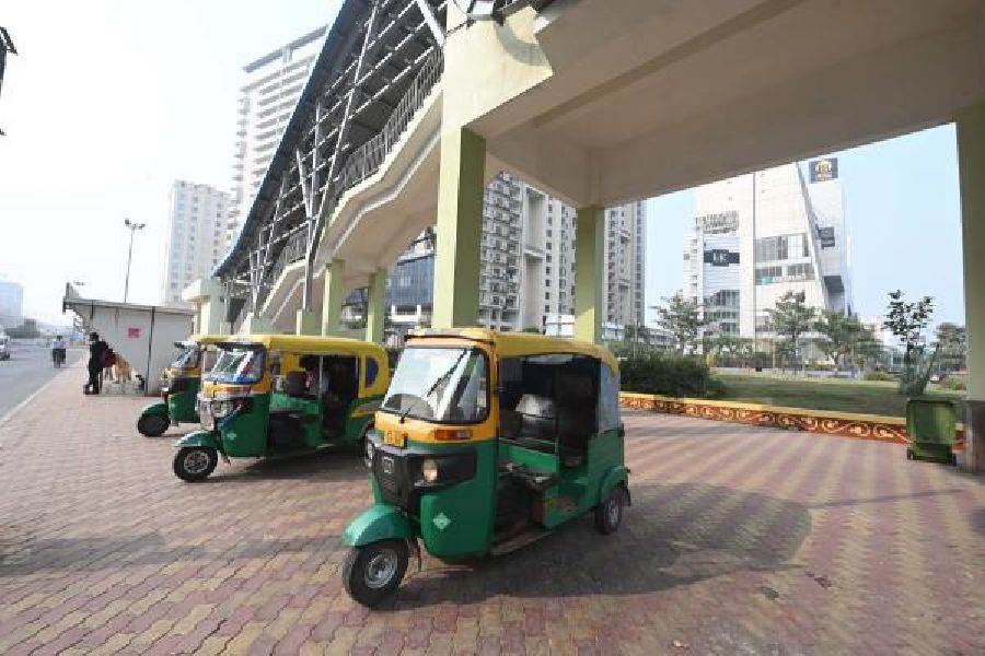 An autorickshaw stand has come up on the pavement near the Pride Hotel crossing in New Town