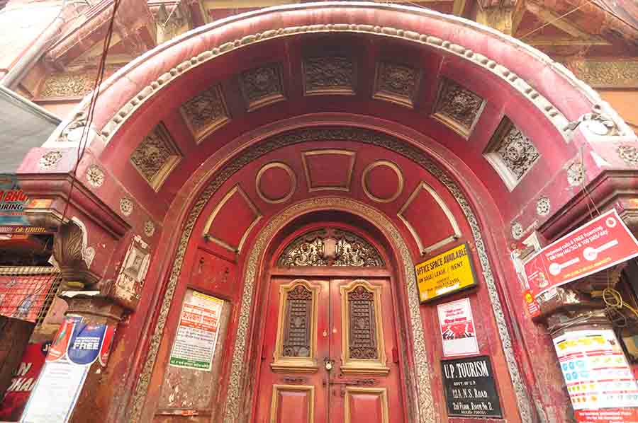 The red door on Dalhousie: The most wonderful door in Calcutta can be found at 2, Burrabazar. Most wonderful by design, most ravaged by trade unions and offices. What this door could be with all handbills removed. What this door could be with soft illumination, What this door could be if the history of its (and of the building’s) design could be communicated. What if the tenants agreed on ‘no handbills’? Must find out who owns this place to begin a dialogue