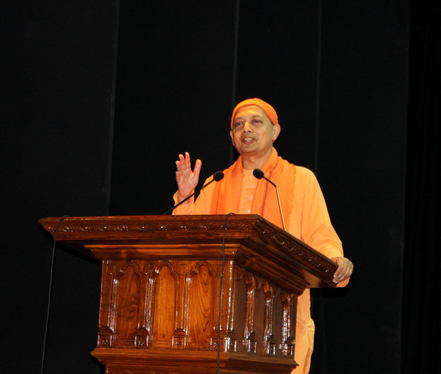 Swami Sarvapriyananda, head of Vedanta Society of New York, US, which was set up by Swami Vivekananda, addresses an audience at Bose Institute, Salt Lake campus. The hour-long lecture delved deep into the issue of consciousness, mind and body; stating that while the body ages, consciousness does not. Uday Bandyopadhyay, the director of Bose Institute, and Gautam Bhattacharyya, the acting director of Saha Institute of Nuclear Physics, were also present on the occasion