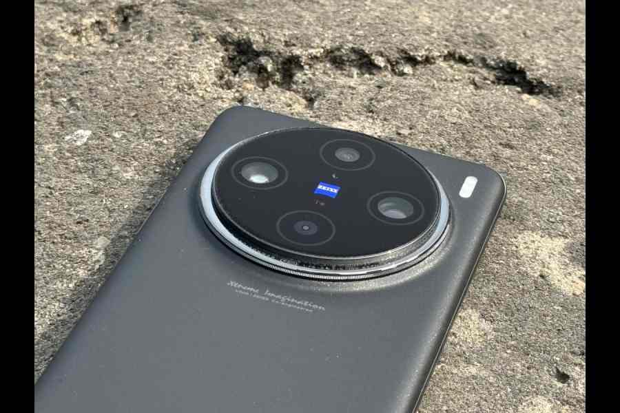 There is T* coating from Zeiss to tackles camera flare