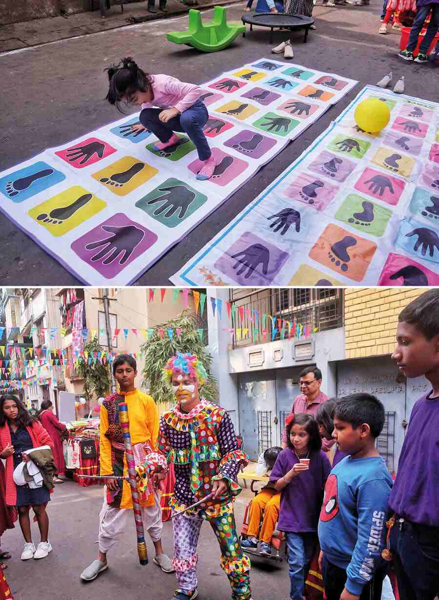 A play area kept the children engaged with fun games and drawing the streets while a person dressed up as a clown had tricks up his sleeves for visitors
