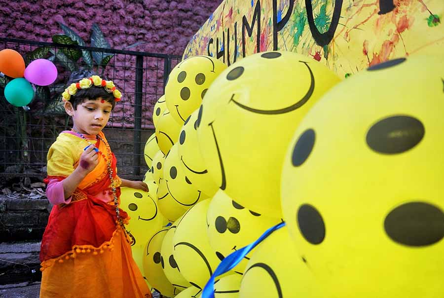 It was a day of fun games, music, dance and food were on offer at Happy Lane, a street carnival organised by Shumpun Foundation, a Kolkata-based NGO that works with children with neurodiversity to provide them with educational and life skill support, at Kankurgachi on January 7