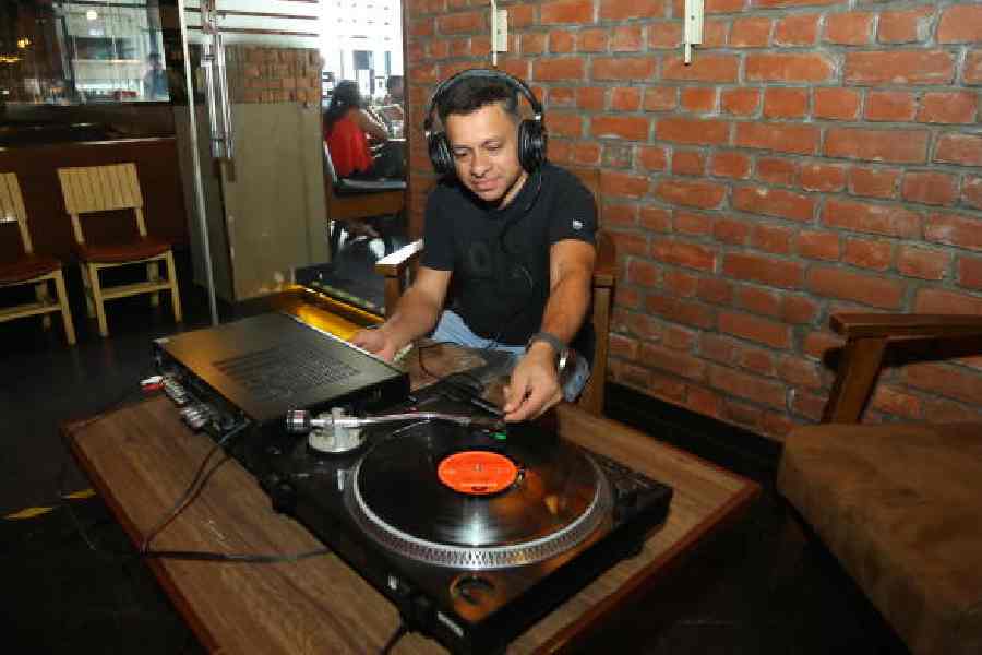 Danish Ashraf displayed vinyl records at The Salty Groove. Danish owns the oldest and most well-known shop of vinyl records, The Record Prince in Calcutta, which was established by his father. Ashraf noted, "We presently have over 1,000 records of English, Hindi and Urdu music. I began working with my father since I was in seventh grade and I love music."