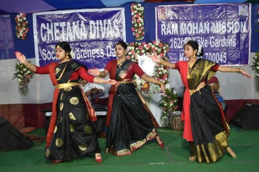 Students of Rammohan Mission perform on Chetna Diwas