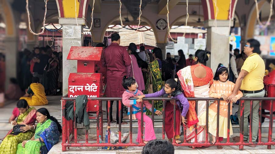 Families wait their turn for darshan 