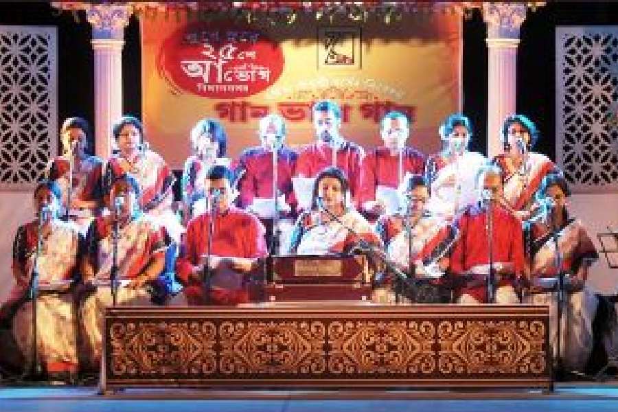 Singers of Abhog perform at Laban Hrad Mancha