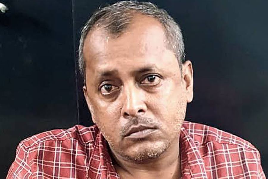 Maoist | West Bengal Police arrest Maoist leader Sabyasachi Goswami carrying Rs 10 lakh reward on head - Telegraph India