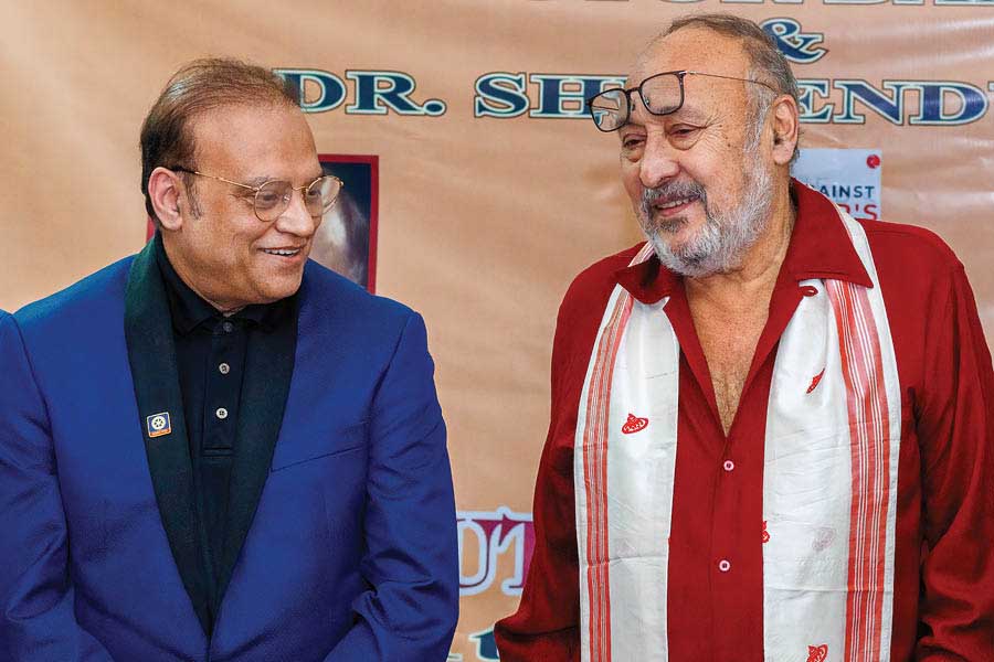 In pictures: Rotary Club of Calcutta East Central felicitates Victor Banerjee and Shuvendu Sen
