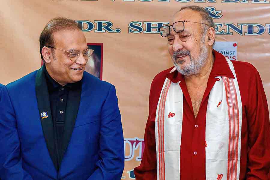 The Rotary Club of Calcutta East Central paid tribute to two of its most distinguished members by felicitating actor Victor Banerjee and physician Shuvendu Sen at Rotary Sadan on January 11. The evening got underway with club members shedding light on the accomplishments of Banerjee and Sen while also inducting businessperson Hemanta Bose into the club 