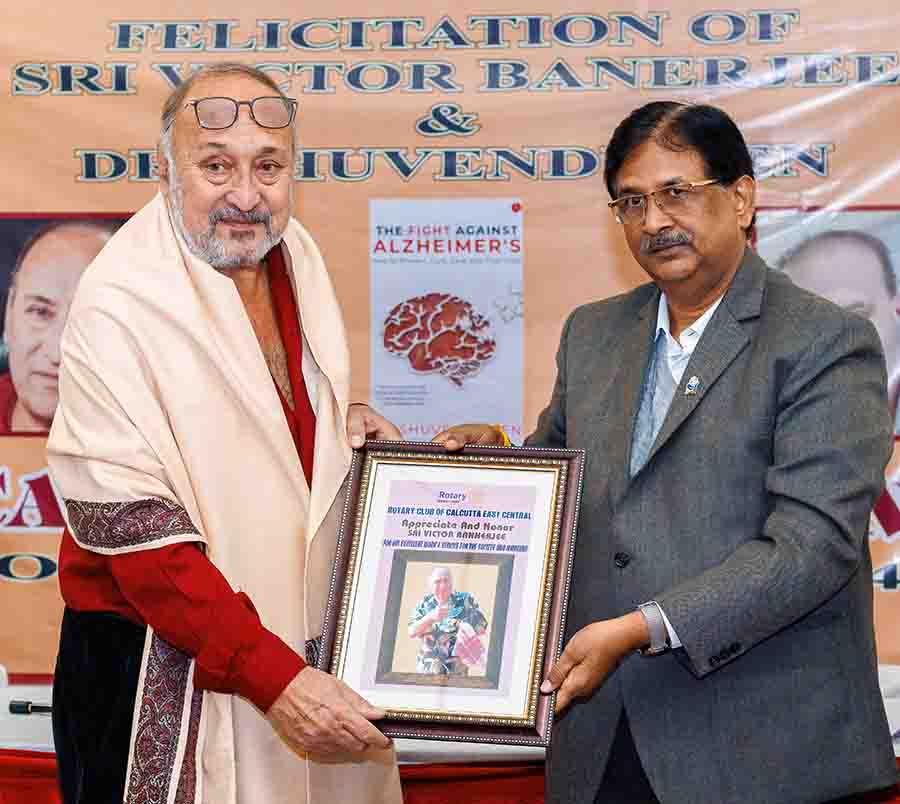 The evening came to a close with the organisers screening a documentary called ‘The Unseen Song’, which captures how Moran Blind School, under the stewardship of Padma Bhushan Victor Banerjee (felicitated by Rotarian Hira Lal Yadav in pic), has been educating blind students for decades in Assam  