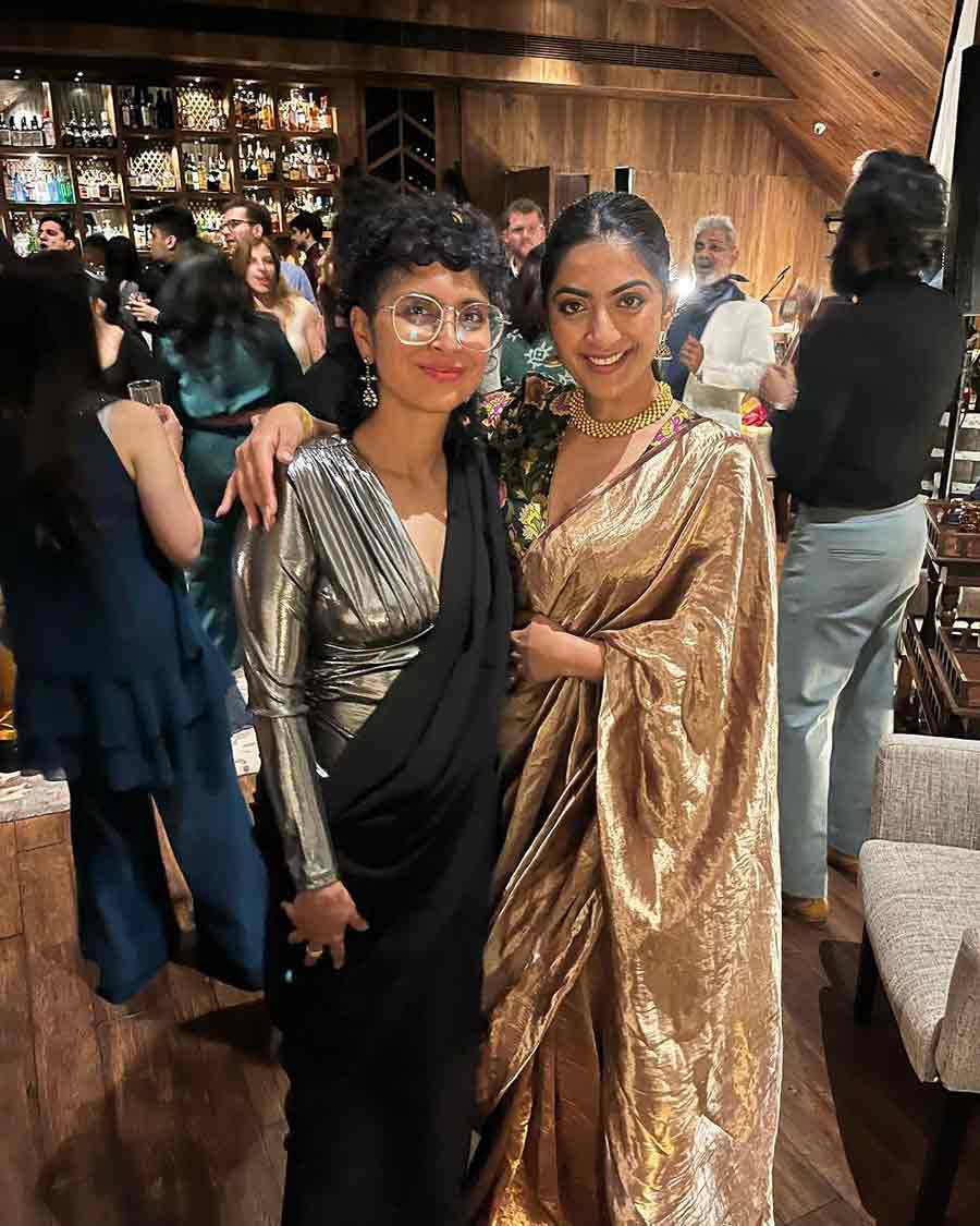 Zayn and Kiran posed for a picture during Ira and Nupur Shikhare’s glamorous ‘welcome night’. Zayn looked stunning in a golden saree, while Kiran chose to dazzle in a silver drape. 