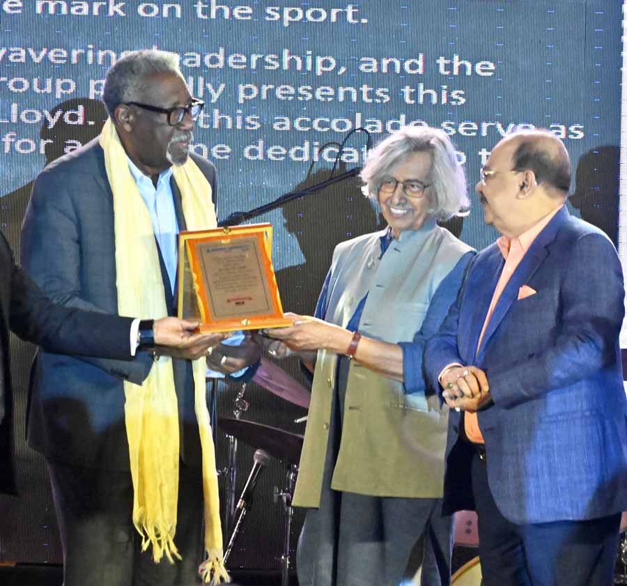 Sir Clive H. Lloyd, former Guyanese cricketer, was bestowed with the Adamas Lifetime Achievement Award on Thursday. Artist Jogen Chowdhury and Sovon Chatterjee, former mayor of Kolkata, were present at the event  