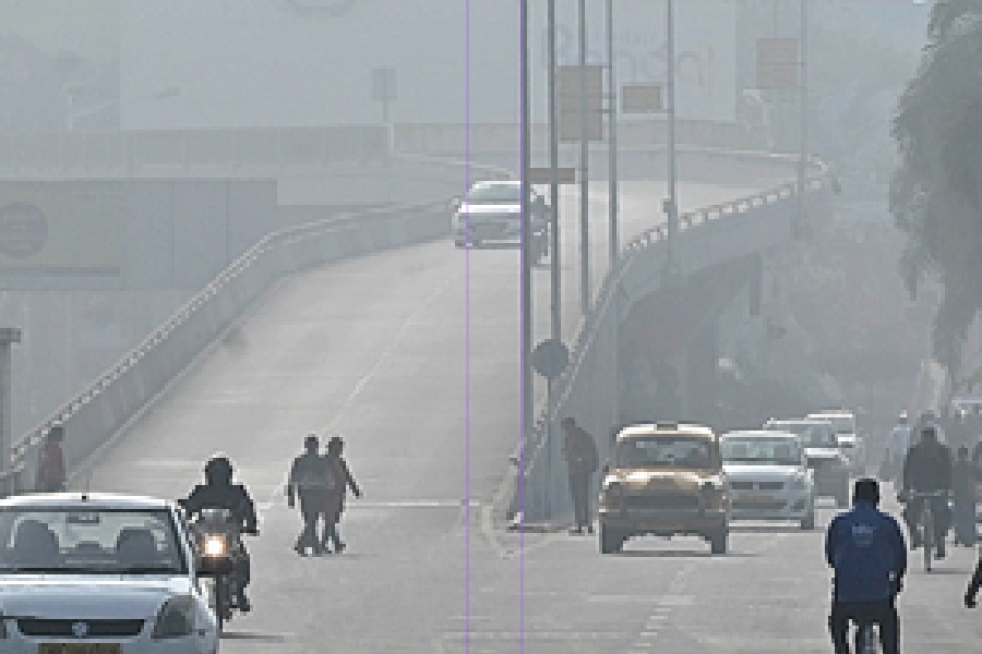 Commuters amid smog on VIP Road on Monday afternoon.