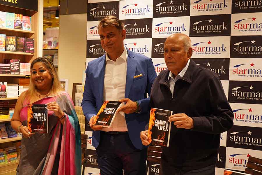  Following the launch of his book, ‘Champ for Life’, a manual for young athletes to attain greatness in sport, at Tollygunge Club earlier this month, golf guru Indrajit Bhalotia held a book discussion at Starmark, South City Mall on January 12. Bhalotia was in conversation with Malini Sarkar, a psychologist and image consultant, and was also joined by tennis icon Jaidip Mukerjea. 
