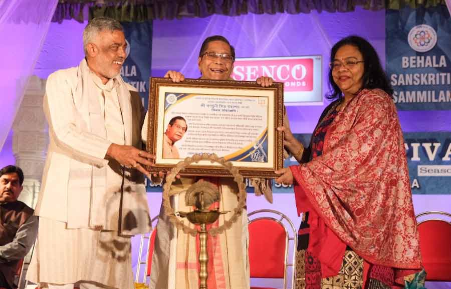 Felicitation of vocalist Falguni Mitra  