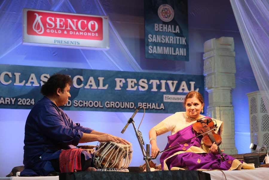 Kala Ramnath (violin) and Satyajit Talwalkar (tabla) on Day 2  