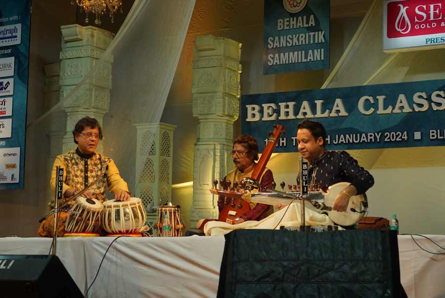 Shiraz Ali Khan (sarod) and Anindo Chatterjee (tabla)  