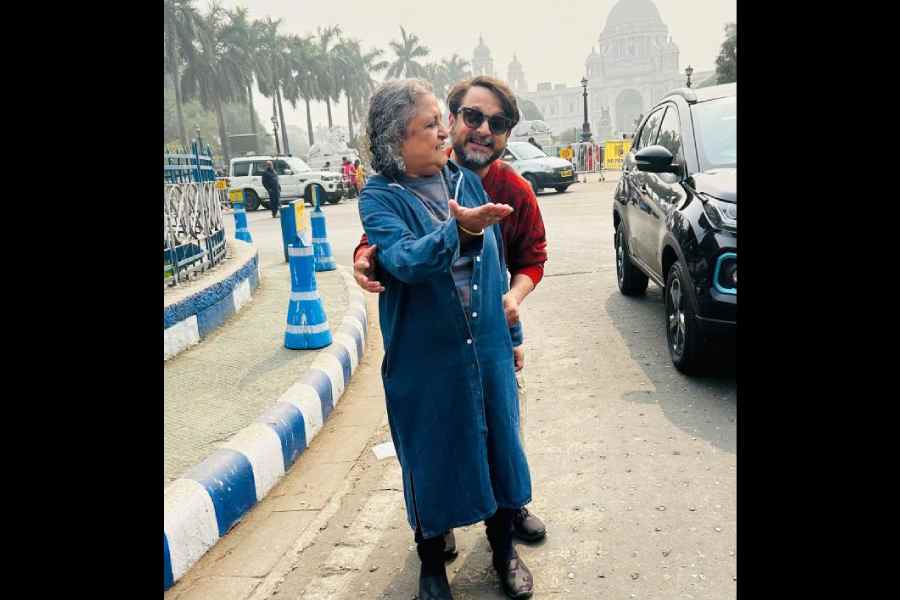 Nandita Roy and Shiboprosad Mukherjee on the sets of Aamar Boss