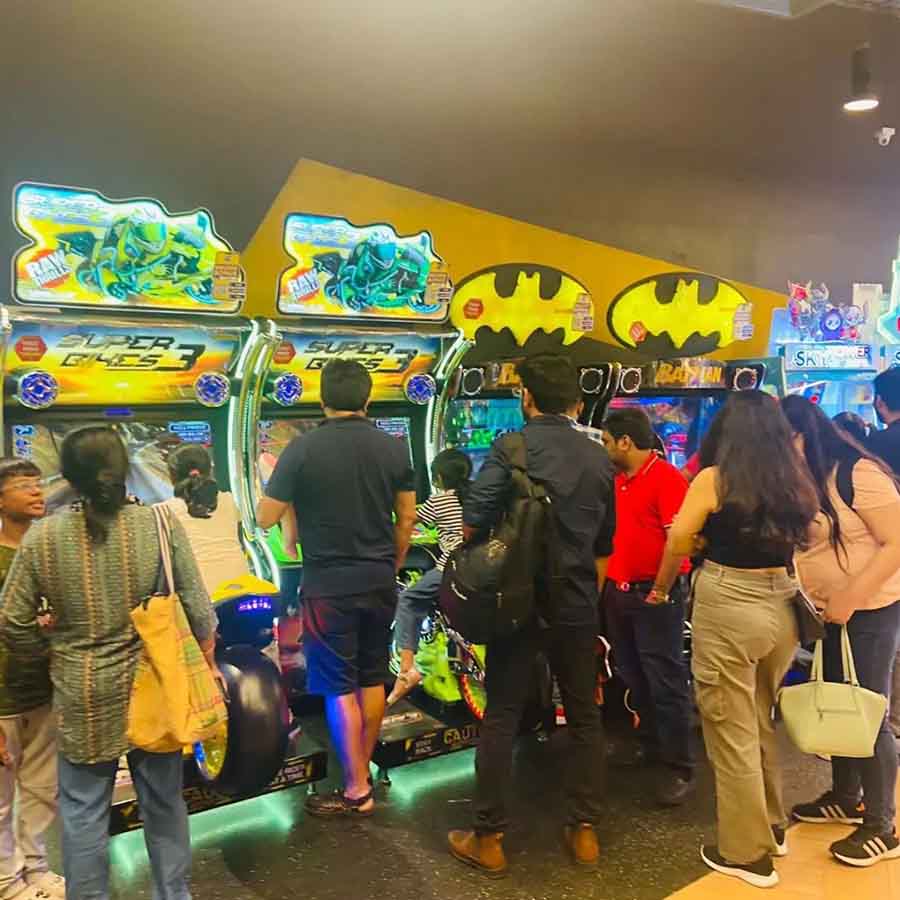 Kids can spend a fun time at the Hamleys store or at the Time Zone, playing games and winning prizes. The House of Candies is another attraction for children