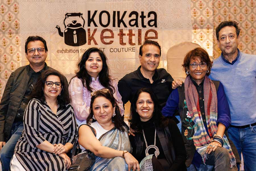 For a last hurrah of the year for Kolkata Kettle, few Rotarians posed for a group photo with Bibi, promising a bigger and better exhibit for season six