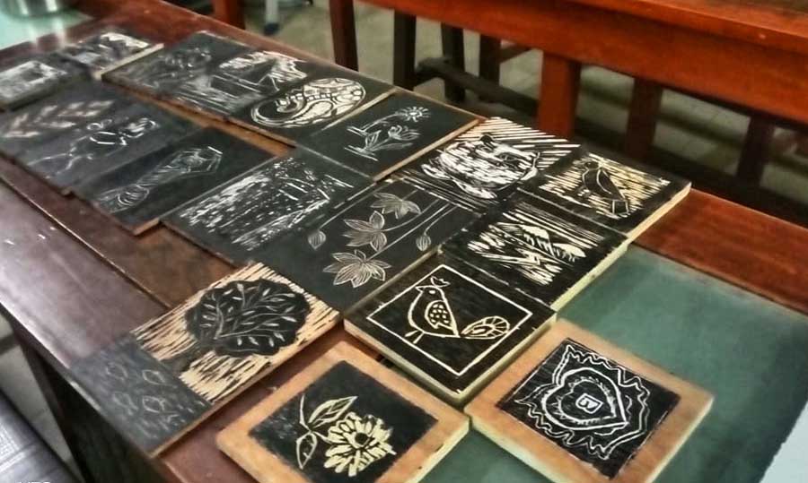 Women’s Christian College, in collaboration with the Sumeli Folk Study Archive, Sucharu Incubation Centre, and Unmesh Entrepreneurship Cell, successfully organised a transformative hands-on workshop on woodblock cutting and printing on January 15 and 16 on their Kalighat campus