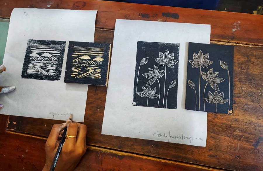 A significant portion of the workshop was dedicated to an hour-long lecture by Chatterjee, delving into the rich history of block printing. Attendees found the lecture engaging and enlightening, as they learnt about the evolution of this ancient art form and its relevance in contemporary times