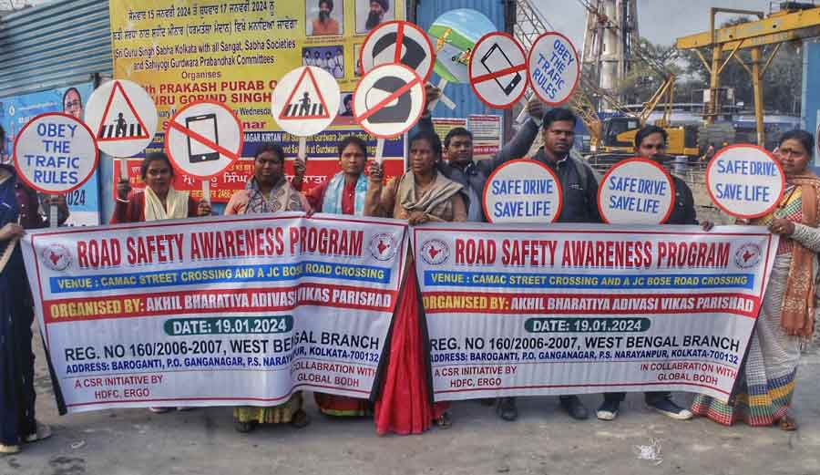 A road safety awareness campaign was held at Esplanade by Akhil Bharatiya Adivasi Vikas Parishad   