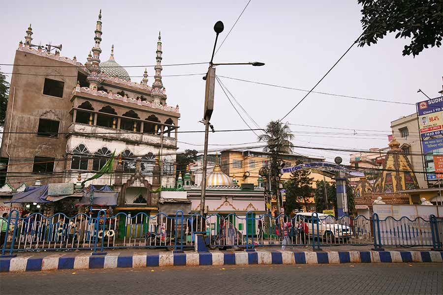 Nobody seems to know the exact dates when the mosque and the mandir were founded, as for the locals the two structures have been omnipresent