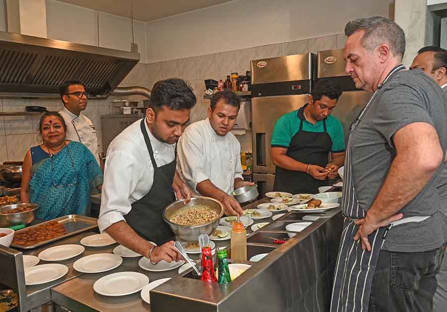The menu featured specially curated dishes by Sen, taking inspiration from the traditional recipes of Zamindari and first families of Bengal. In the kitchen, Chef Shaun Kenworthy and the Glenburn team ensured smooth operations 