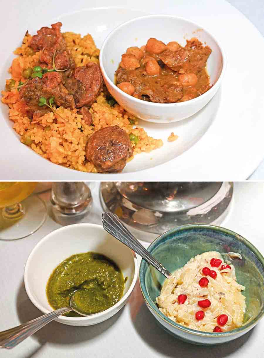 Up next was Mangodi Tahiri with Mutton and Buter Dal diye Hasher Qaliya. The Tahiri was made with small and aromatic rice grains, north Indian ‘vadi’ and small boneless pieces of mutton. It traces its origin to Burdwan nobility’s Lahori heritage. The accompanying Buter Dal diye Hasher Qaliya is a chickpea and duck meat curry. The main was served with a green chutney and Alabur Raita, made with bottle gourd and pomegranate, on the side