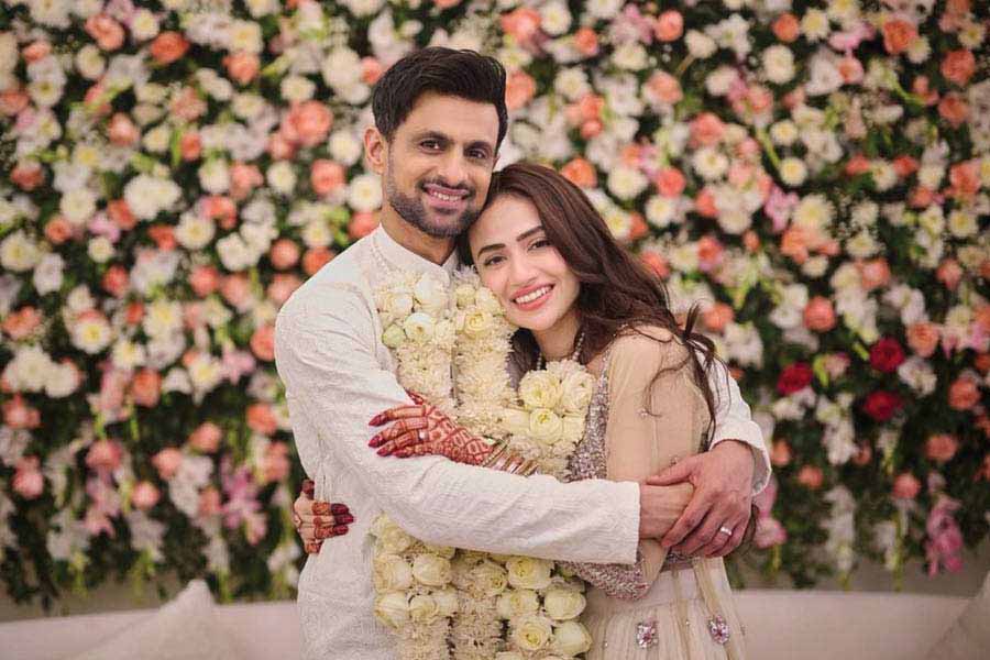 Sana Javed | Sana Javed shares unseen picture with Shoaib Malik from ...