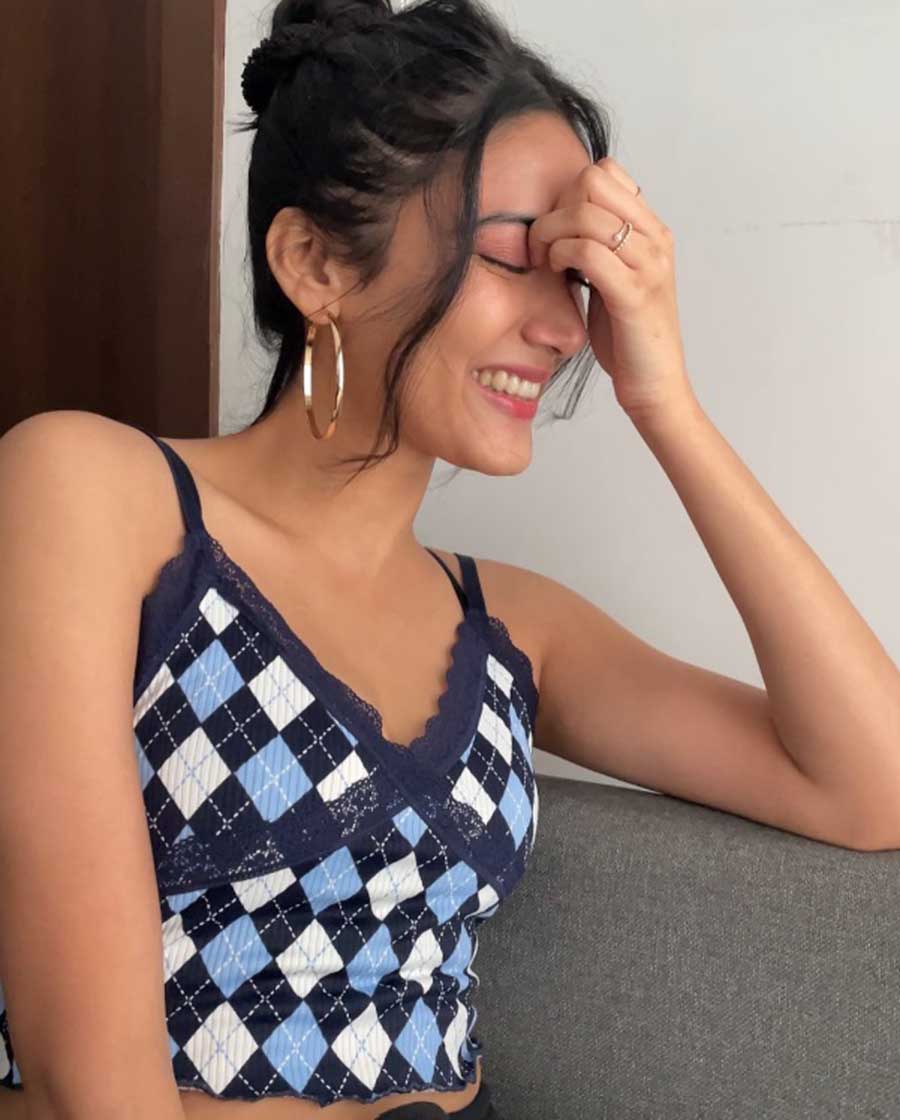 Is she posing or blushing? Whatever it may be, the soft curls caressing her face made for a picture-perfect moment.