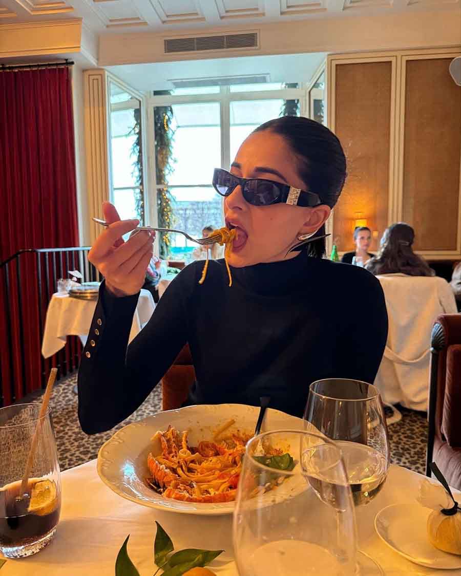 Ananya Panday | Ananya Panday shares snippets from her Paris trip ...