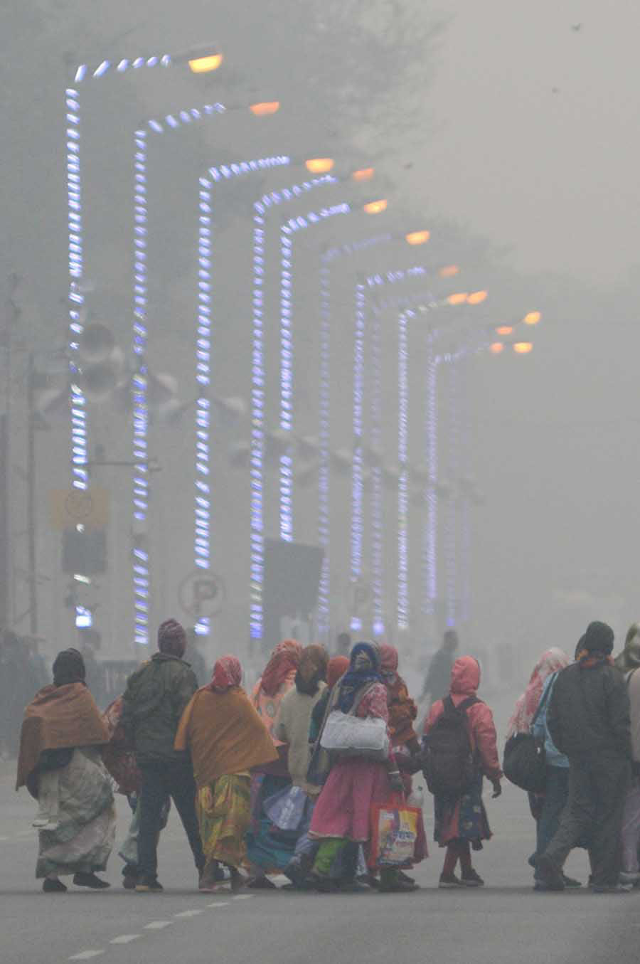 Fog and mist prevailed in the city with low temperatures. The lowest temperature recorded on Tuesday was 11.8˚C. India Meteorological Department has predicted rainfall activity over the districts of south Bengal due to wind discontinuity over Jharkhand and Chhattisgarh area and moisture incursion from Bay of Bengal during January 23 and 24. Kolkata may receive light rainfall on Wednesday   