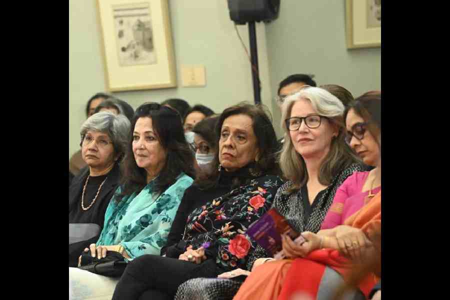 The audience listens to Talpain's Vivaldi show