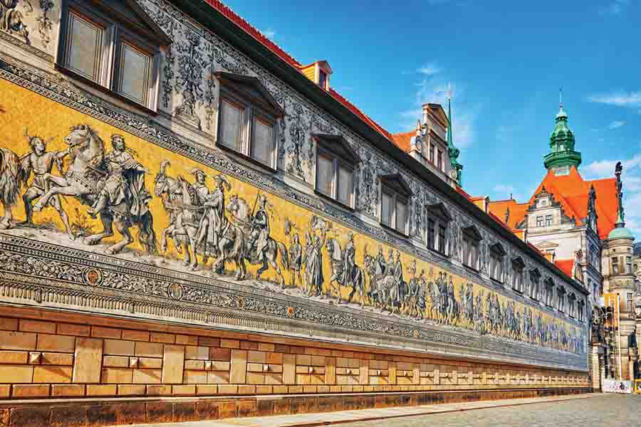 Procession of Princes – the world’s largest porcelain mural 